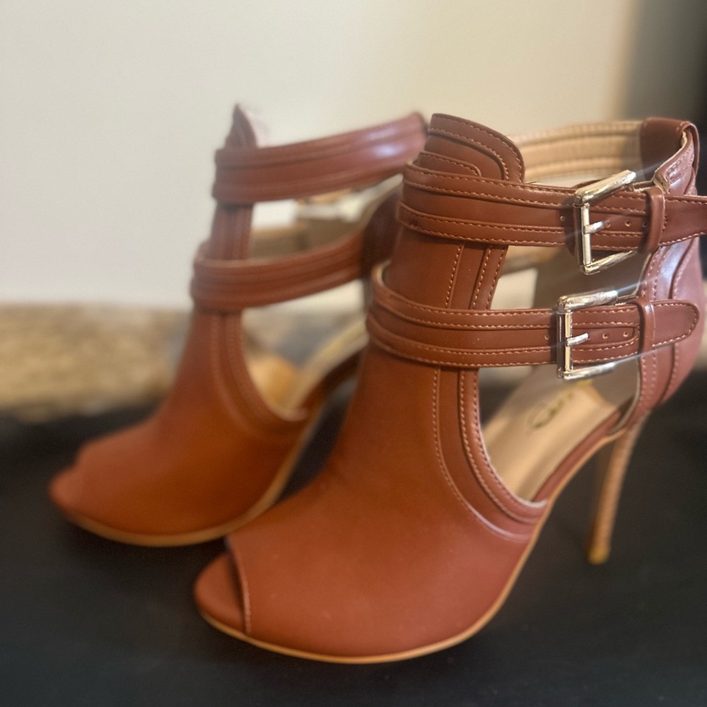 XYD Women’s Elegant Brown Strappy Heels